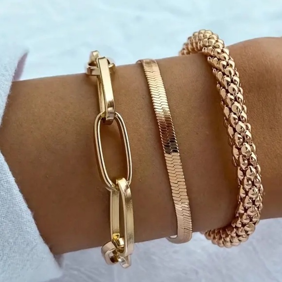 Jewelry - New set of gold bracelets